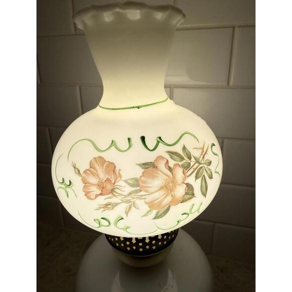 Vintage Milk glass electric hurricane lamp with brass base and floral motifs. - Picture 6 of 15